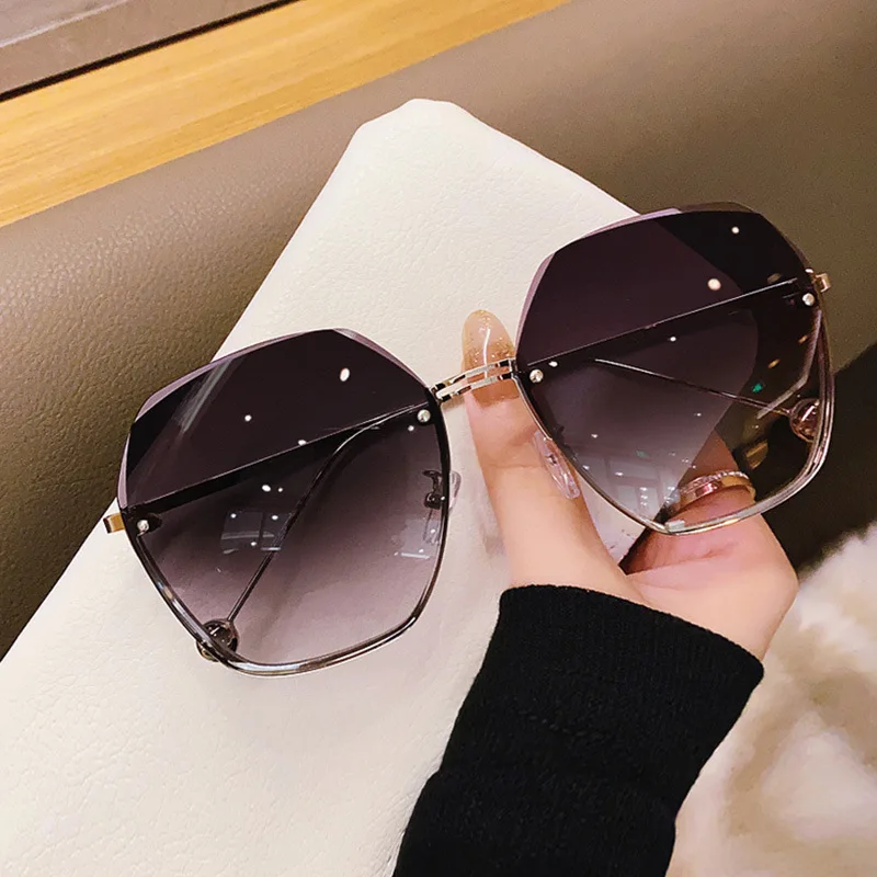By name Hired factor 2021 noua moda fără ramă taie marginea ochelari de soare ochelari de Soare  Moda Femei moda roșu net cadru mare, ochelari de protecție UV cumpara |  Women's Glasses \ Piscinealex.ro